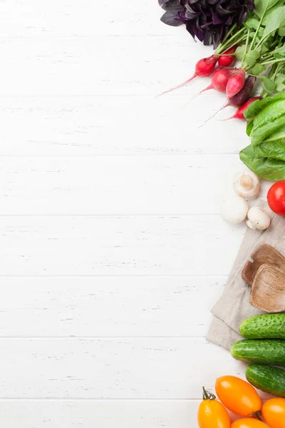 Geassorteerde rauwe biologische groenten — Stockfoto