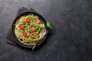 pesto soslu spagetti makarna
