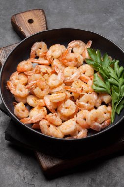 Bira atıştırmalıkları. Izgara karides