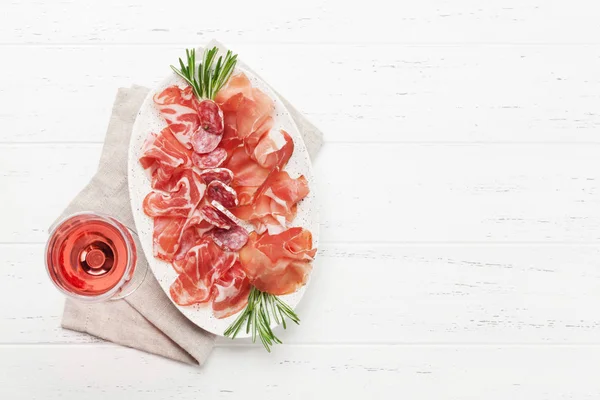 Spaanse Jamon, prosciutto en wijn glas — Stockfoto