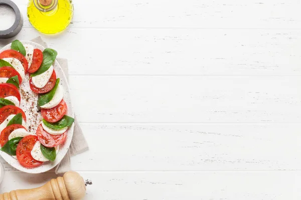 Délicieuse salade de caprese italienne — Photo