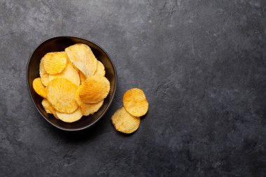 Bira atıştırmalıkları. Patates cipsi