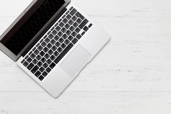 Kantoorwerk plek tafel met laptop computer — Stockfoto