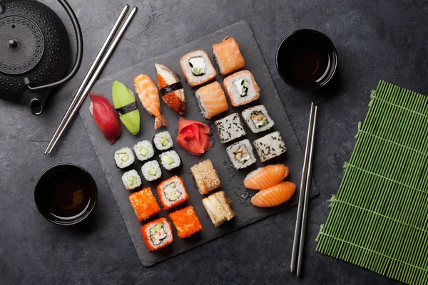 Conjunto de sushi japonês — Fotografia de Stock