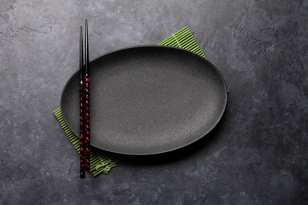 空の皿と箸 — ストック写真