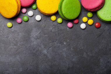 Pasta ya da badem kurabiyesi.