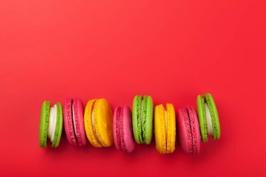 Pasta ya da badem kurabiyesi.