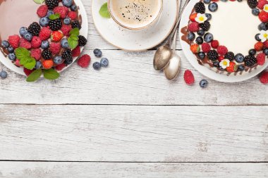 çilek ile çikolatalı kek