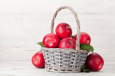 Olgun Kırmızı Elmalar