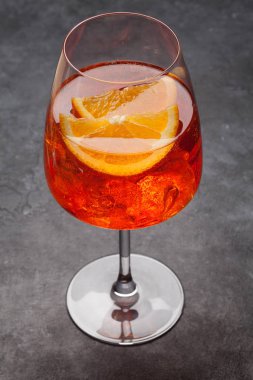 Aperol sprey kokteyli.