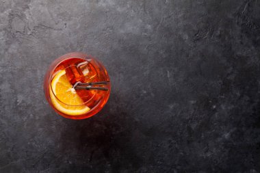 Aperol spritz kokteyl bardağı.