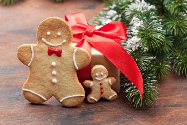 Gingerbread çerezleri Noel tebrik kartı