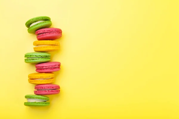 Pastel de macaron o dulces de macarrones —  Fotos de Stock