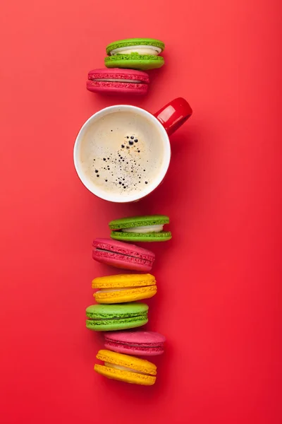 Kurabiye, badem kurabiyesi ve kahve. — Stok fotoğraf