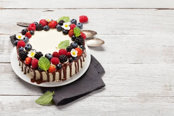 Tvarohový koláč s ovocem a čokoládou — Stock fotografie