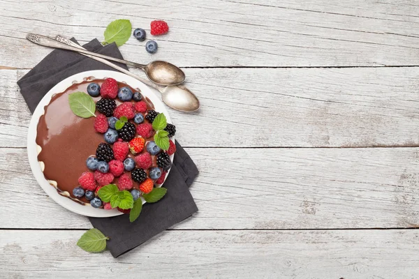 Сирник з ягодами та шоколадом — стокове фото