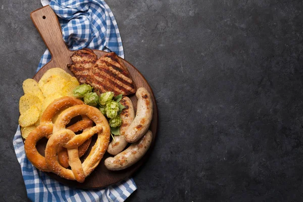 Oktoberfest set. Preclíky, klobásy a hranolky — Stock fotografie