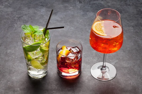 Tre bicchieri da cocktail — Foto Stock