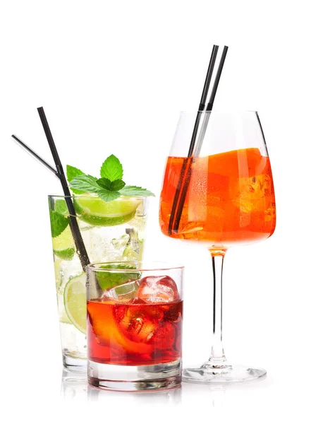Drei klassische Cocktailgläser — Stockfoto