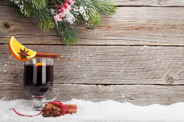 Tarjeta de Navidad con vino caliente —  Fotos de Stock