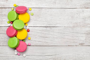 Pasta ya da badem kurabiyesi.