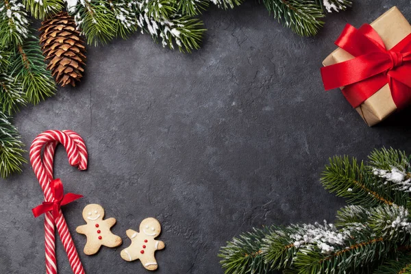 Kartka świąteczna z jodłą i ciasteczkami — Zdjęcie stockowe