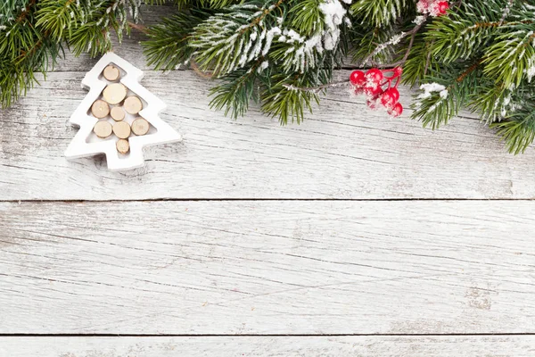 Weihnachtskarte mit Dekor und Tannenzweig — Stockfoto