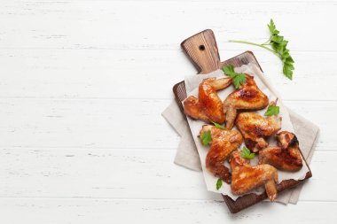 sıcak tavuk kanadı