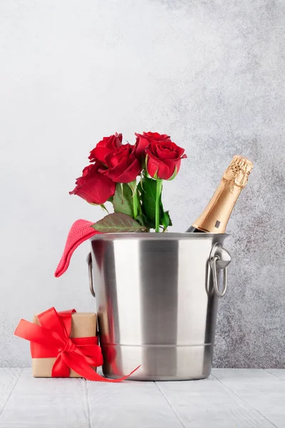 Dia dos Namorados cartão de saudação com rosas — Fotografia de Stock
