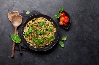 pesto soslu spagetti makarna