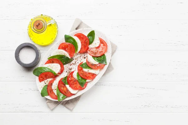 Delicious italian caprese salad — Stock Photo, Image