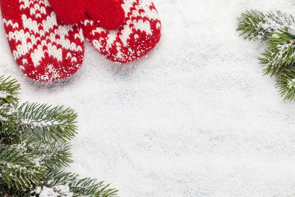 Julkort med gran och vantar — Stockfoto
