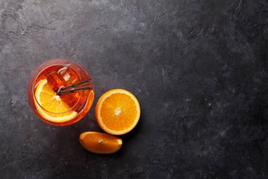 Aperol spritz kokteyl bardağı.