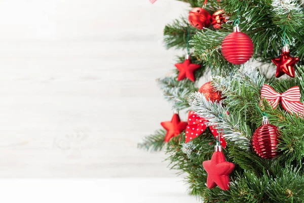 圣诞卡片与装饰的杉木树 — 图库照片