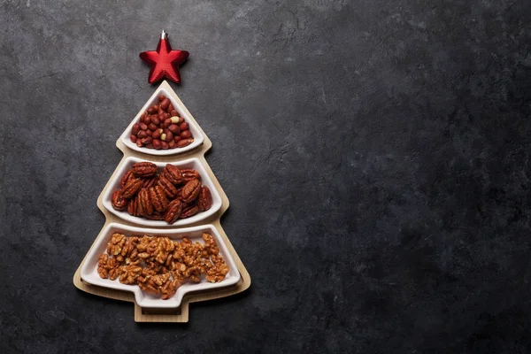 Tarjeta de Navidad con varios frutos secos — Foto de Stock