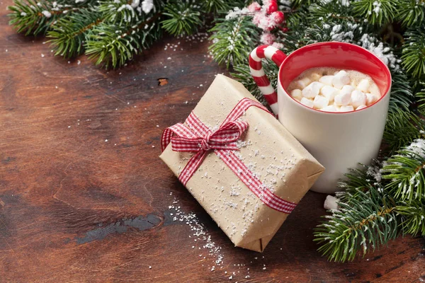 圣诞树和热巧克力加棉花糖 — 图库照片