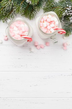 Marshmallow ile geleneksel Noel kokteyli.