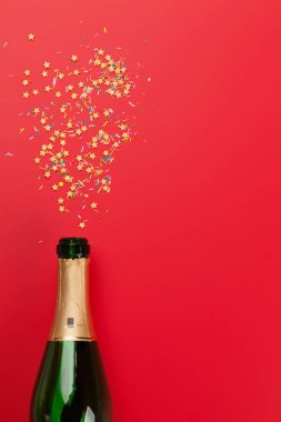 Şampanya ile yılbaşı tebrik kartı