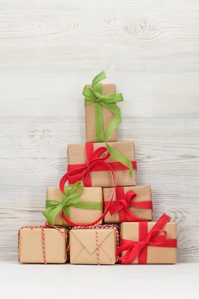 Cartão de Natal com várias caixas de presente — Fotografia de Stock