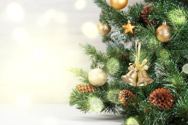 Fundo de cartão de Natal com abeto decorado — Fotografia de Stock