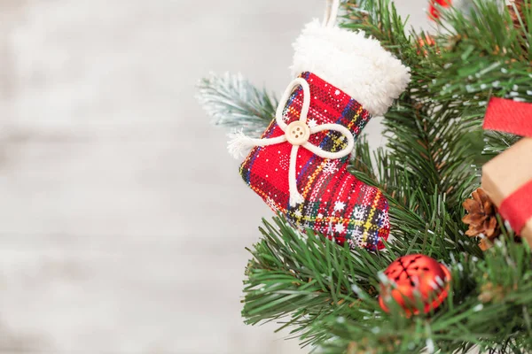 Cartão de Natal com abeto decorado — Fotografia de Stock