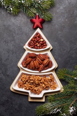 Çeşitli fındıklı Noel kartı.