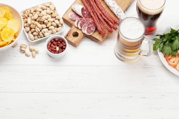 Draft beer and snacks — Stock Photo, Image