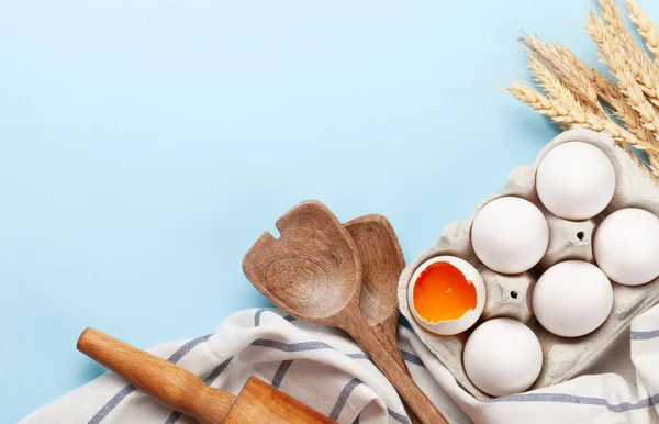 Utensílios Cozinha Ingredientes Sobre Fundo Azul Vista Superior Com Espaço — Fotografia de Stock