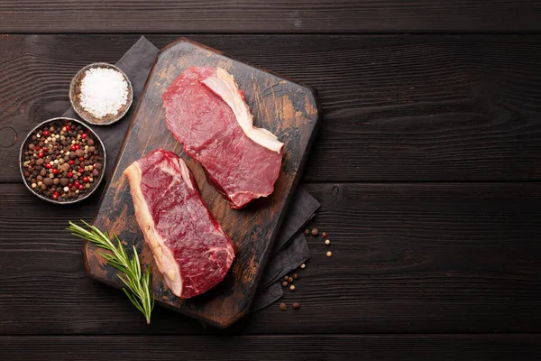 Raw Beef Steak Cutting Board Top View Flat Lay Copy — Stock Photo, Image
