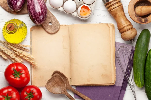 Utensílios Cozinha Ingredientes Sobre Fundo Madeira Visão Superior Com Livro — Fotografia de Stock