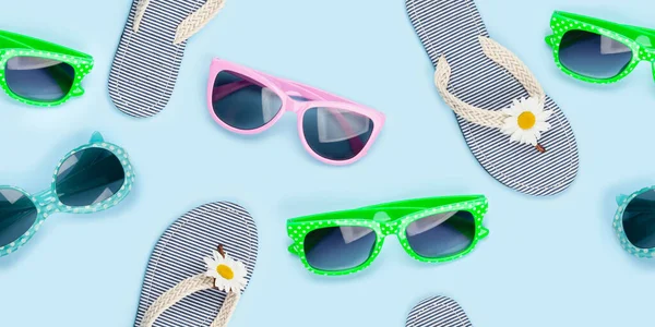 Sunglasses Flip Flops Summer Seamless Texture Fabric Daisy Pattern Backdrop — Stock Photo, Image
