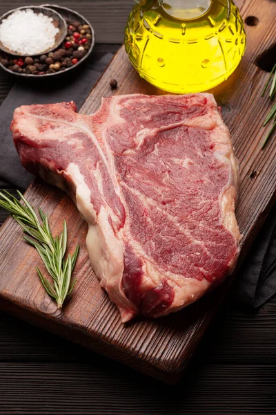 Steak Boeuf Bone Cru Sur Planche Découper — Photo
