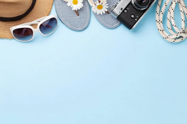 Articles Accessoires Vacances Été Tongs Lunettes Soleil Appareil Photo Chapeau — Photo