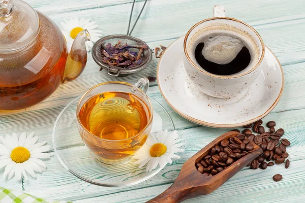 Gyógytea Teáskannában Csésze Eszpresszó Kávé Fából Készült Asztalon — Stock Fotó